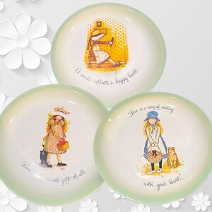 1972 Hollie Hobbie American Greetings Grn Border Stitch With Love (3 Plate Lot)
